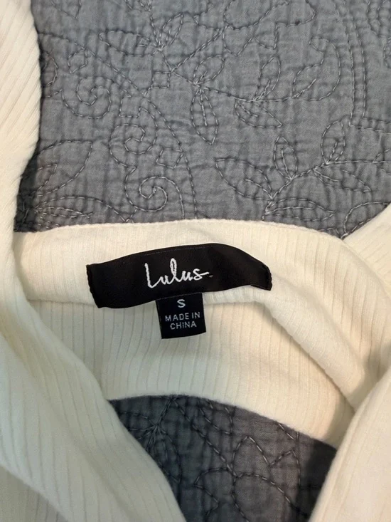 Lulu's White Ribbed Cutout V-Neck Midi Dress - Picture 4 of 4